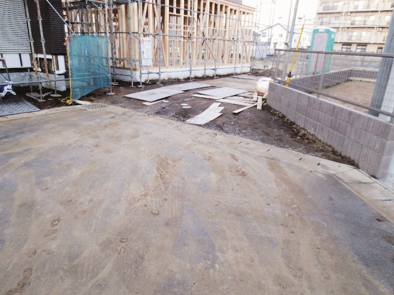 道路を汚している現場